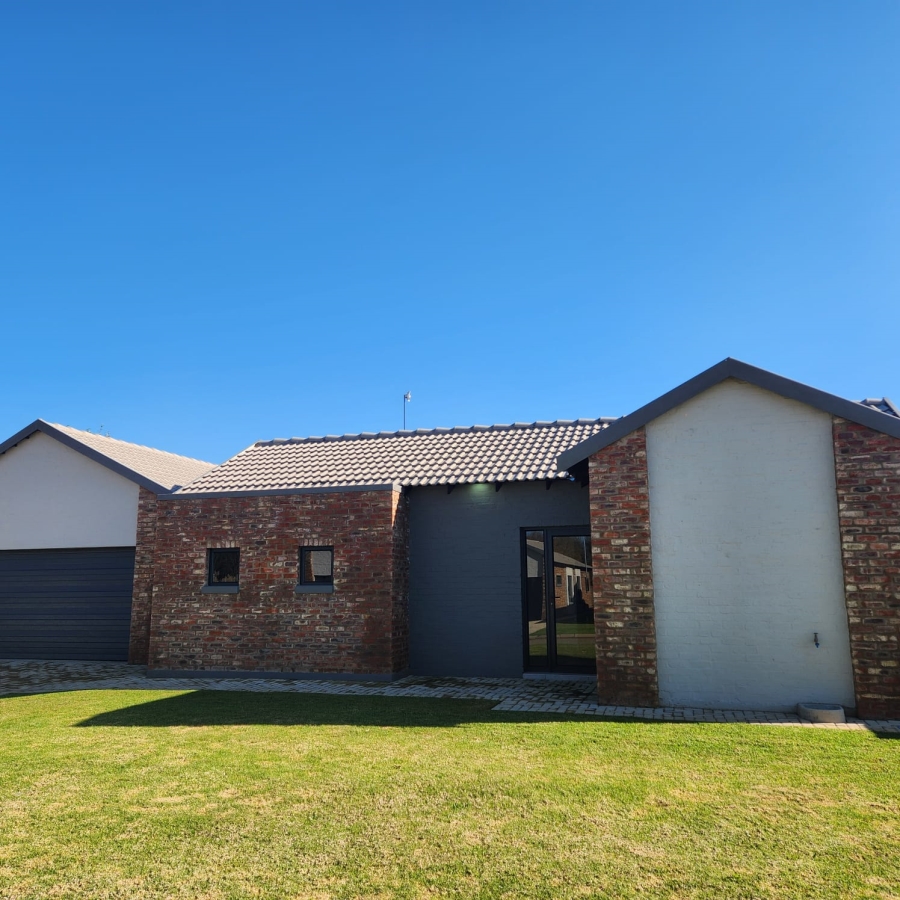 To Let 3 Bedroom Property for Rent in Van Der Hoff Park North West